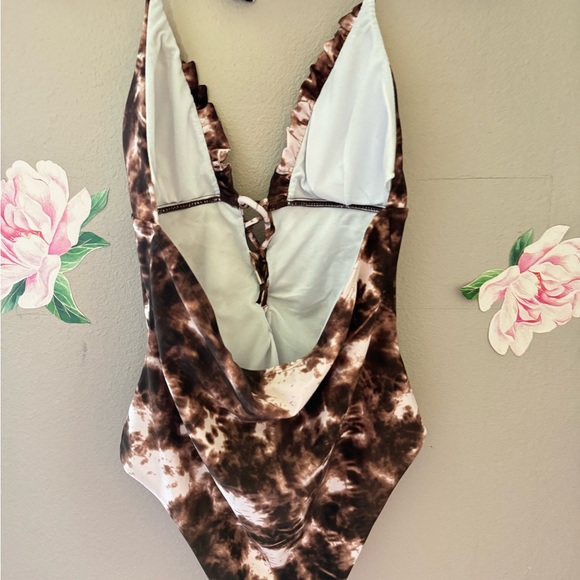 Women’s size medium one piece swim suit never worn - Picture 6 of 8